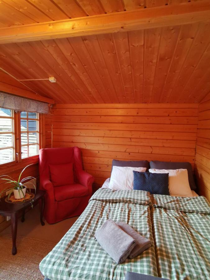 Timber Cottages With Jacuzzi And Sauna Near Lake Vaenern Karlstad Eksteriør bilde