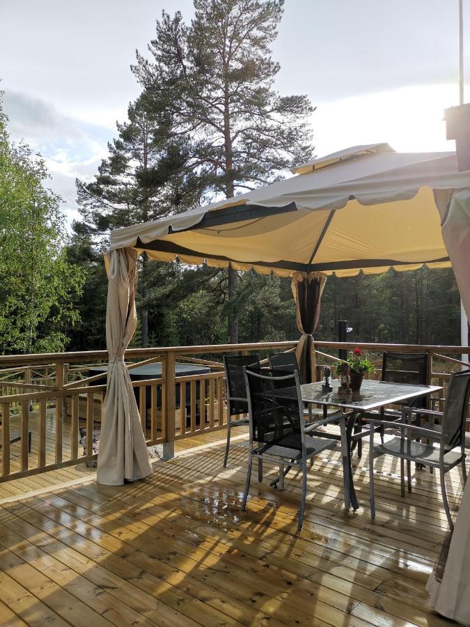 Timber Cottages With Jacuzzi And Sauna Near Lake Vaenern Karlstad Eksteriør bilde