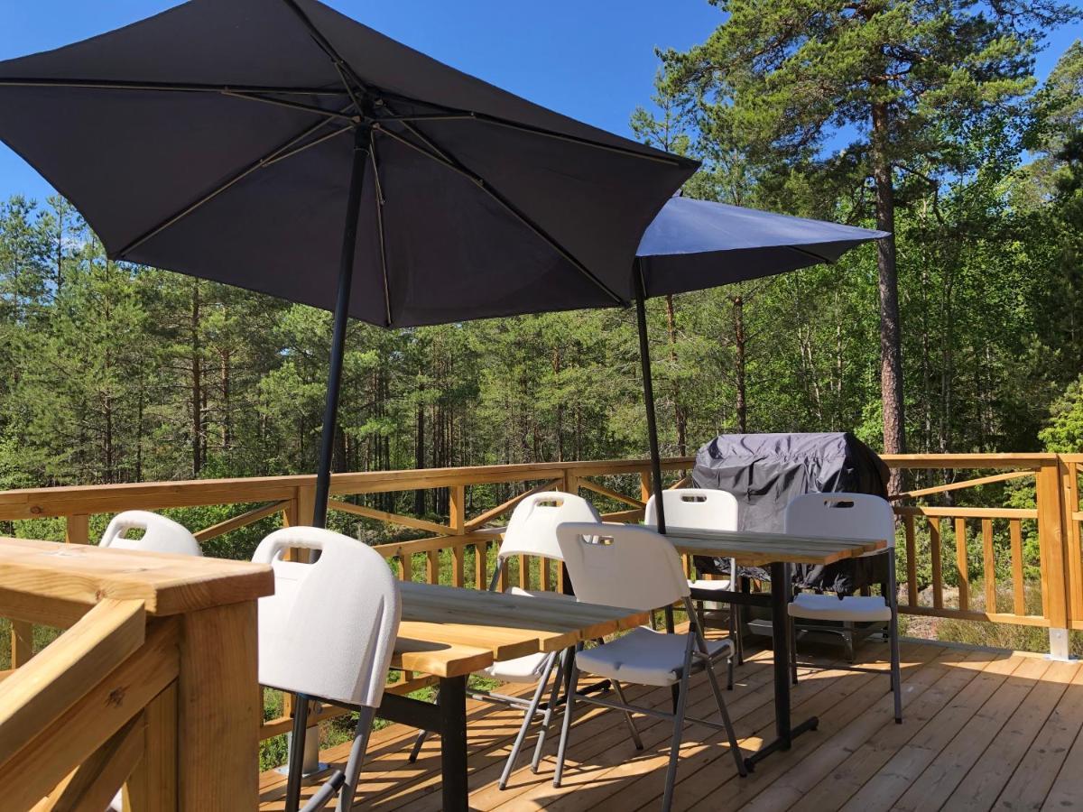 Timber Cottages With Jacuzzi And Sauna Near Lake Vaenern Karlstad Eksteriør bilde