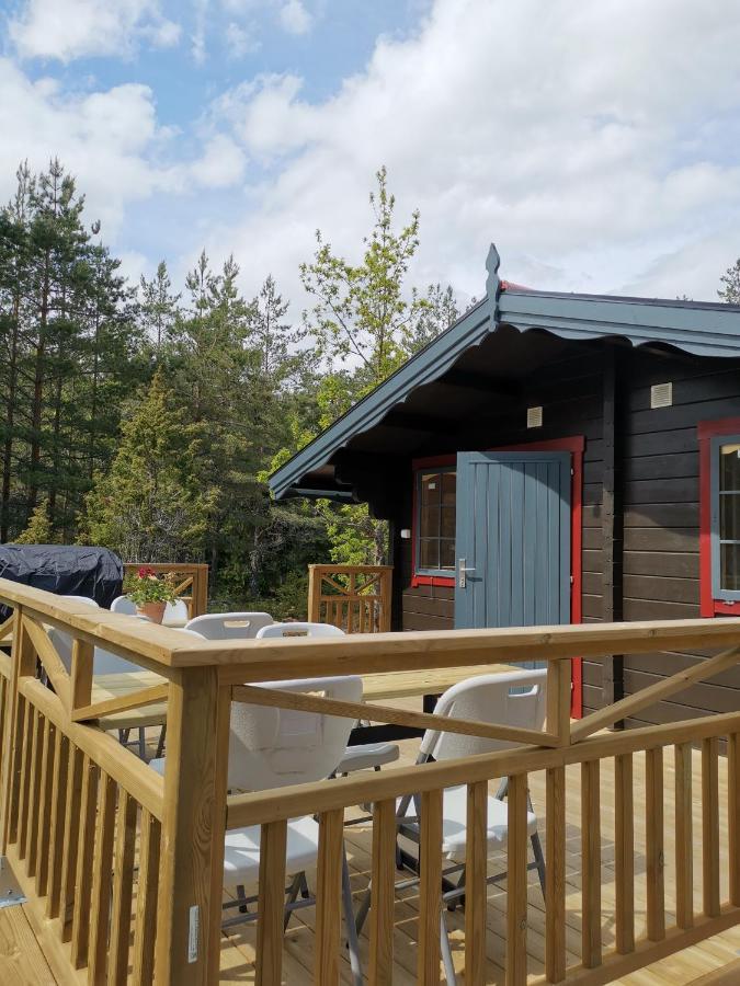 Timber Cottages With Jacuzzi And Sauna Near Lake Vaenern Karlstad Eksteriør bilde
