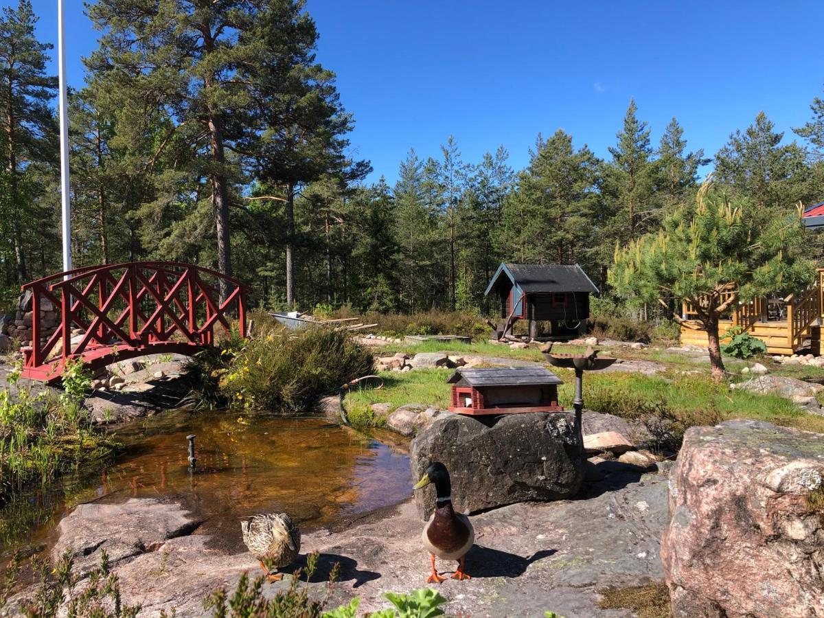 Timber Cottages With Jacuzzi And Sauna Near Lake Vaenern Karlstad Eksteriør bilde