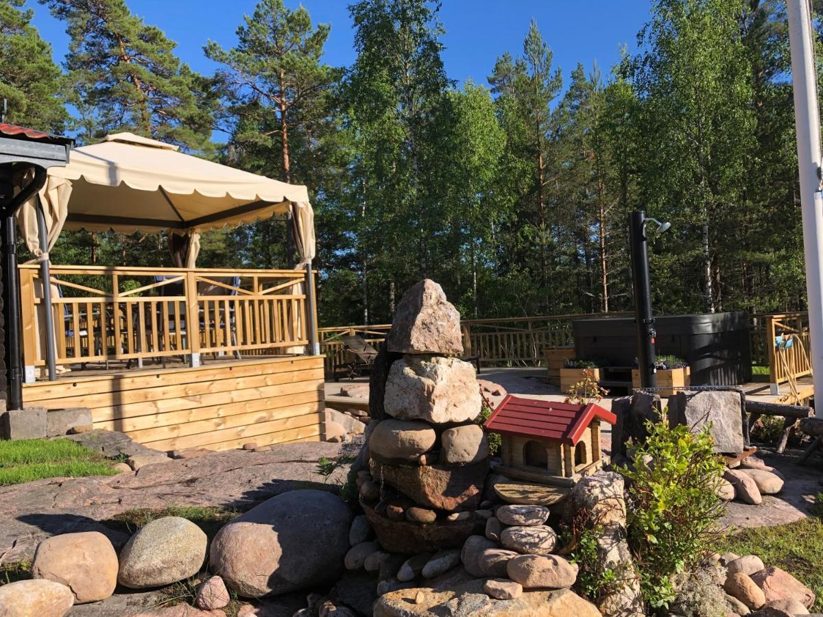 Timber Cottages With Jacuzzi And Sauna Near Lake Vaenern Karlstad Eksteriør bilde