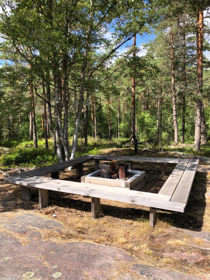 Timber Cottages With Jacuzzi And Sauna Near Lake Vaenern Karlstad Eksteriør bilde