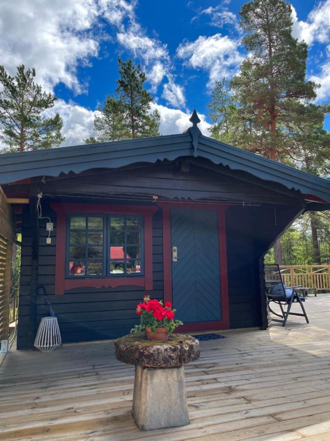 Timber Cottages With Jacuzzi And Sauna Near Lake Vaenern Karlstad Eksteriør bilde