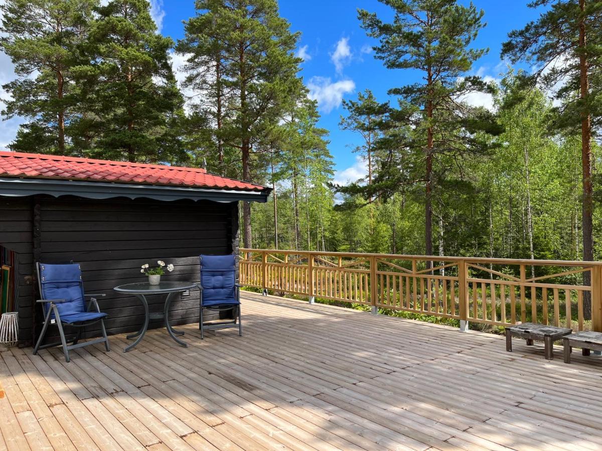 Timber Cottages With Jacuzzi And Sauna Near Lake Vaenern Karlstad Eksteriør bilde