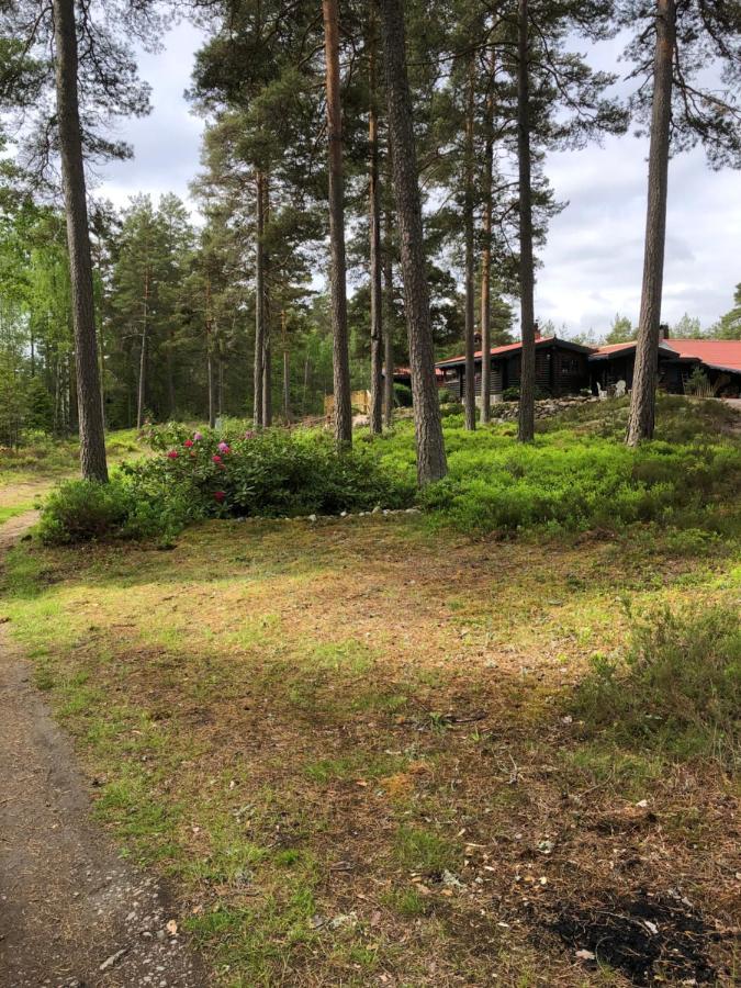 Timber Cottages With Jacuzzi And Sauna Near Lake Vaenern Karlstad Eksteriør bilde