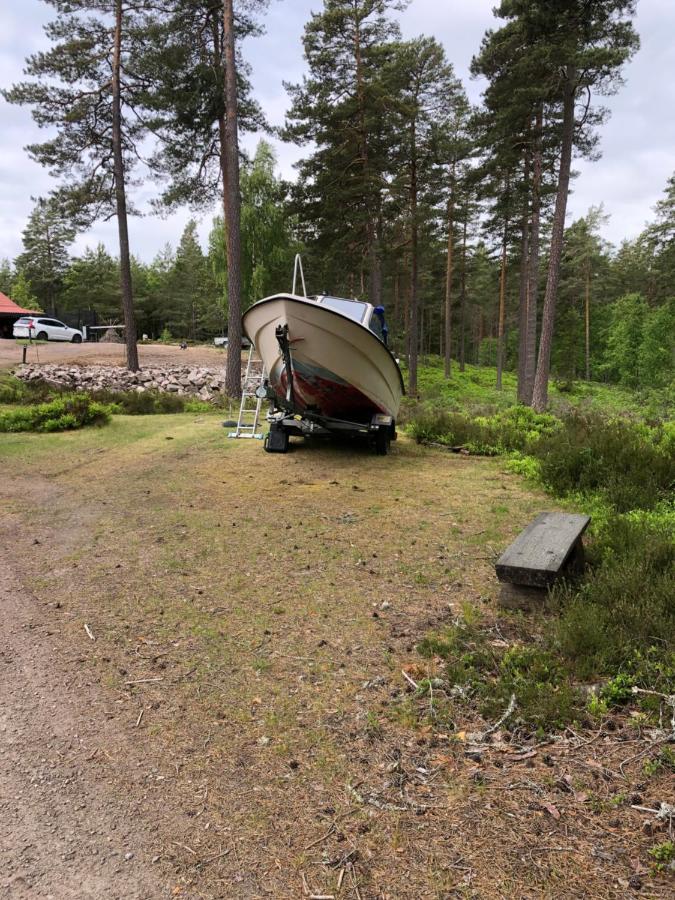 Timber Cottages With Jacuzzi And Sauna Near Lake Vaenern Karlstad Eksteriør bilde