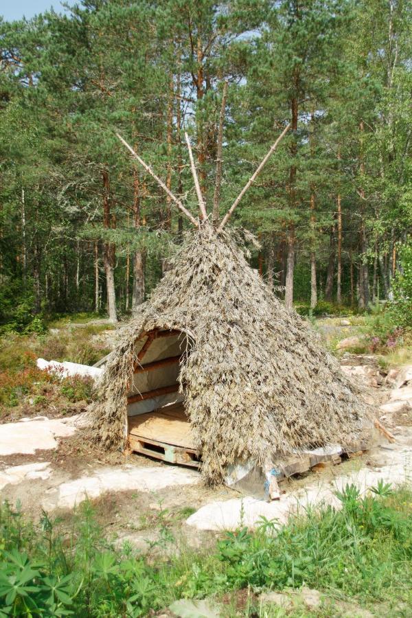 Timber Cottages With Jacuzzi And Sauna Near Lake Vaenern Karlstad Eksteriør bilde