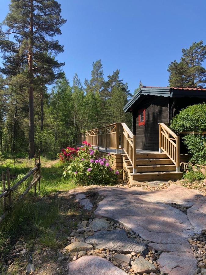 Timber Cottages With Jacuzzi And Sauna Near Lake Vaenern Karlstad Eksteriør bilde