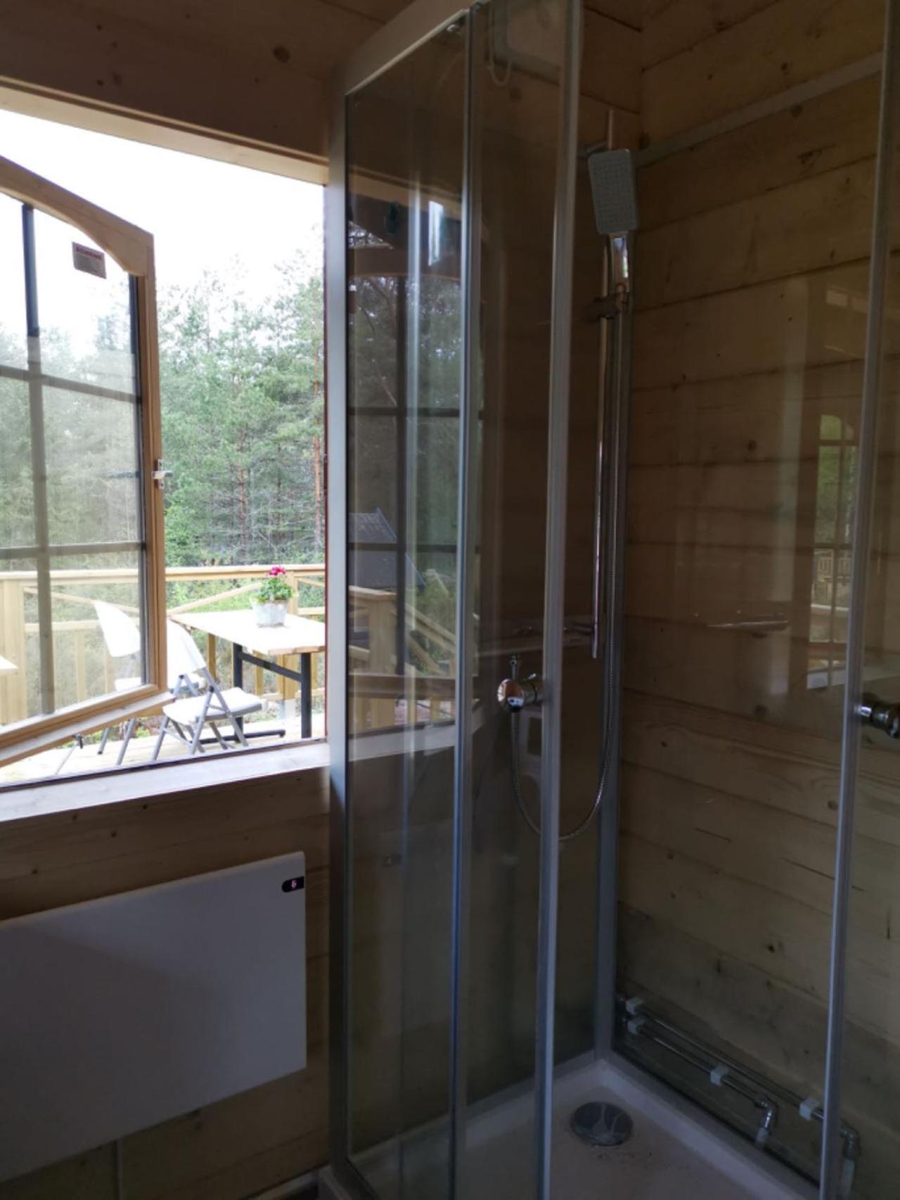 Timber Cottages With Jacuzzi And Sauna Near Lake Vaenern Karlstad Eksteriør bilde