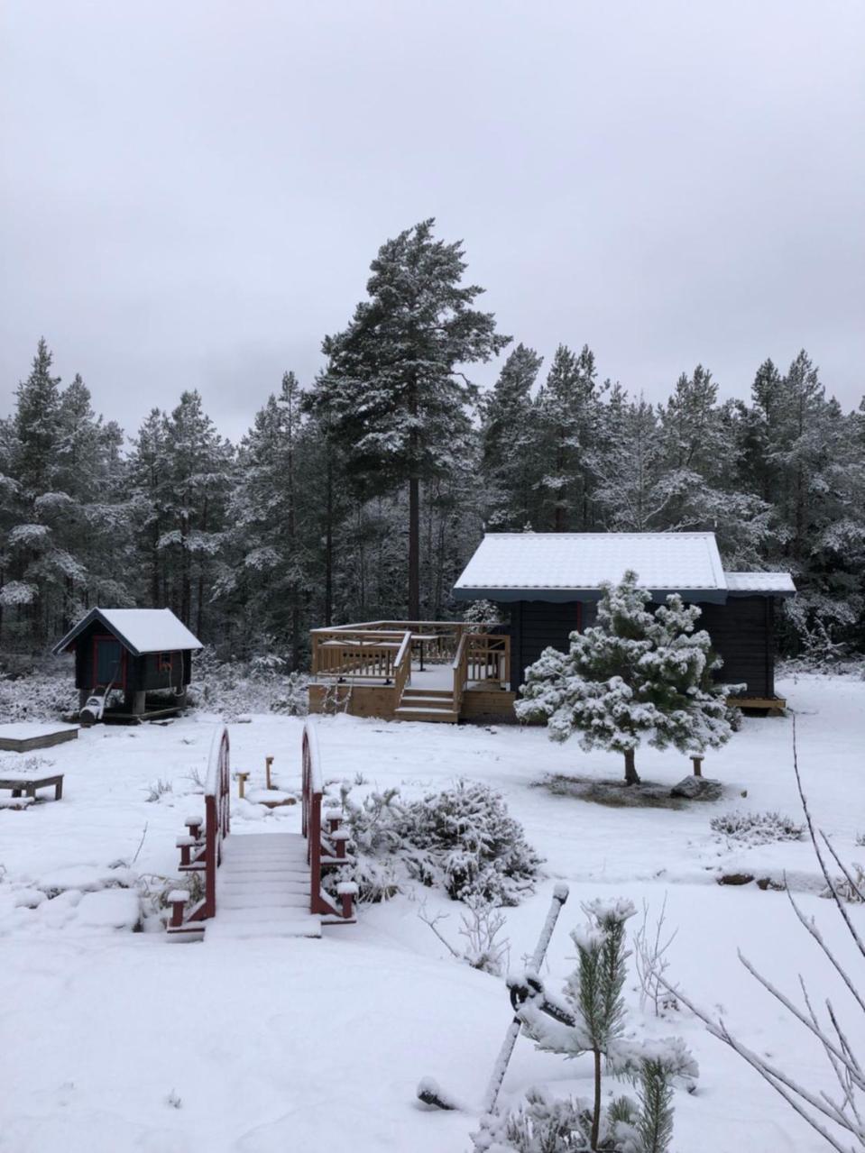 Timber Cottages With Jacuzzi And Sauna Near Lake Vaenern Karlstad Eksteriør bilde