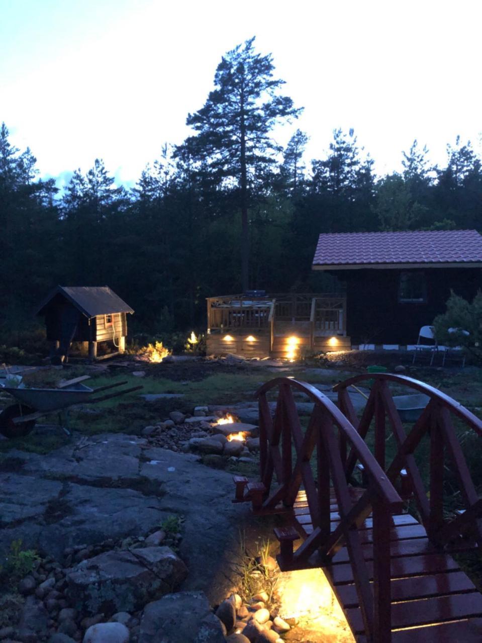 Timber Cottages With Jacuzzi And Sauna Near Lake Vaenern Karlstad Eksteriør bilde