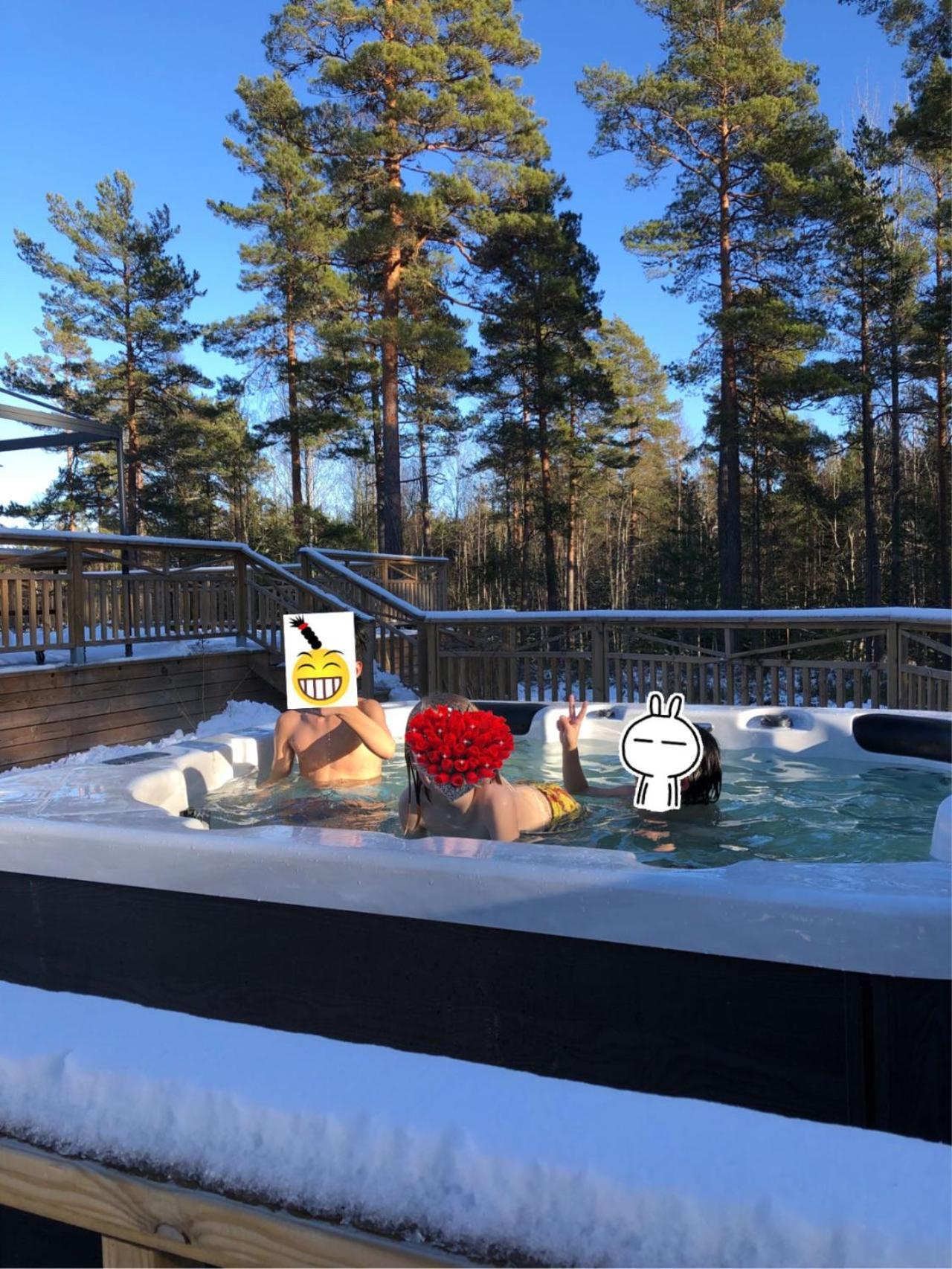 Timber Cottages With Jacuzzi And Sauna Near Lake Vaenern Karlstad Eksteriør bilde